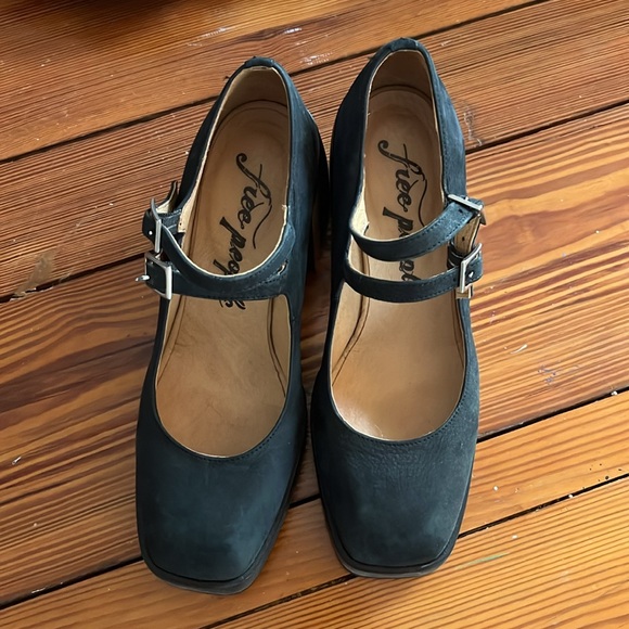 Free people size 37, black platform, double strap Mary Jane’s - Picture 2 of 8